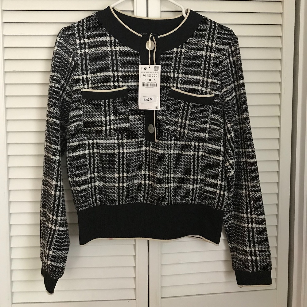 Zara Balck and white Sweater